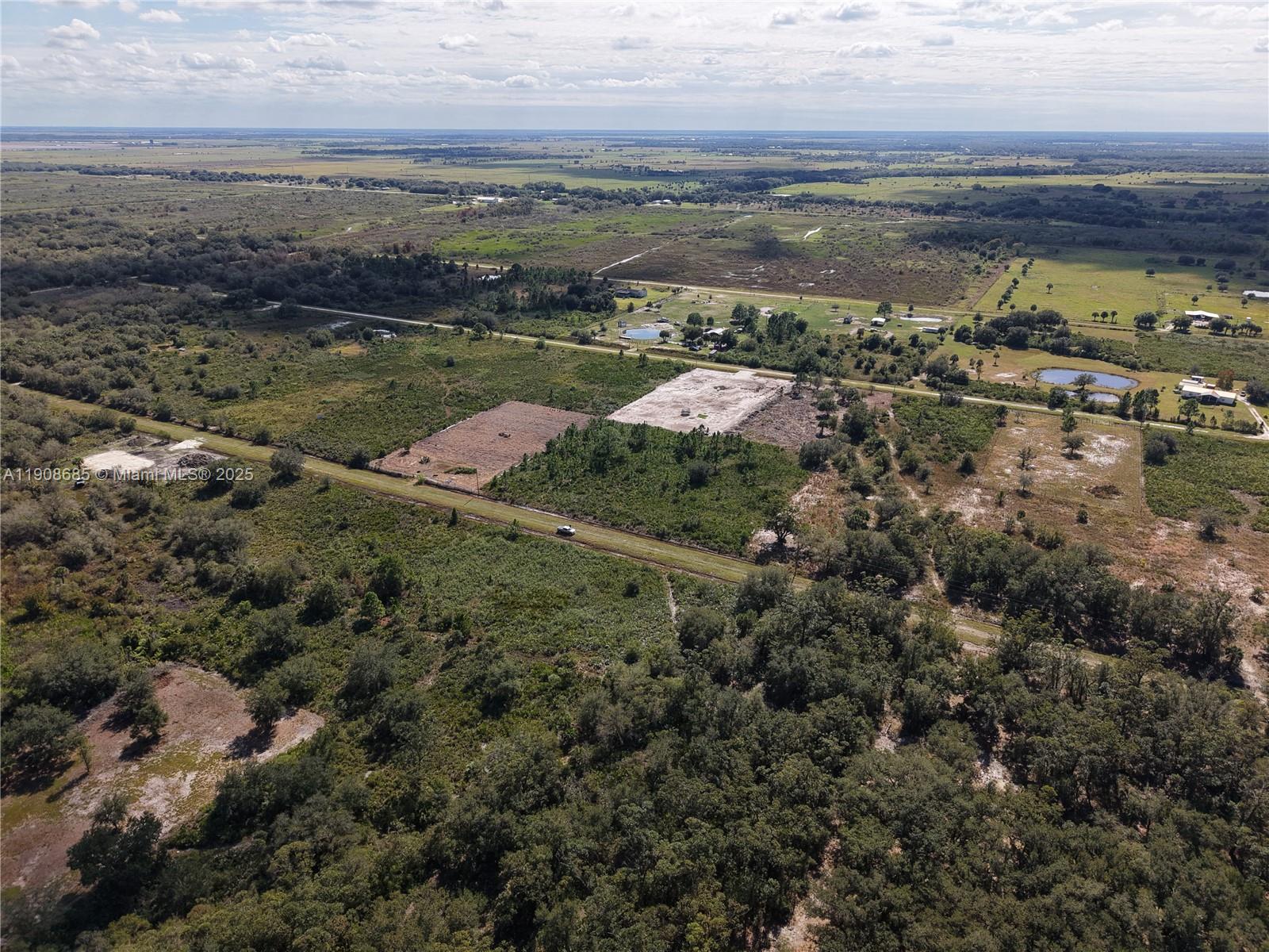 OKEECHOBEE - Land