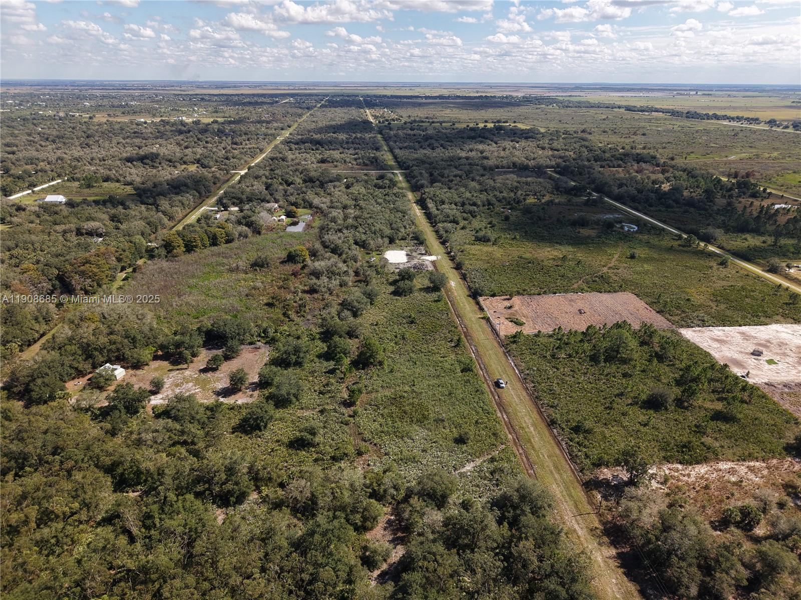 OKEECHOBEE - Land