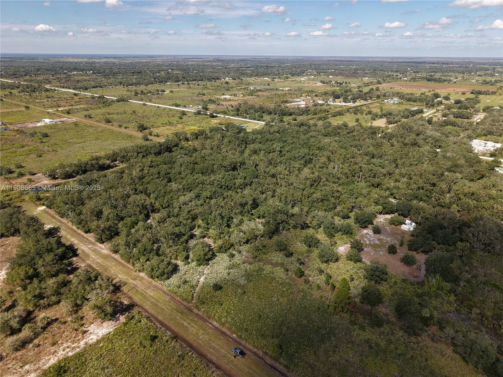 OKEECHOBEE - Land