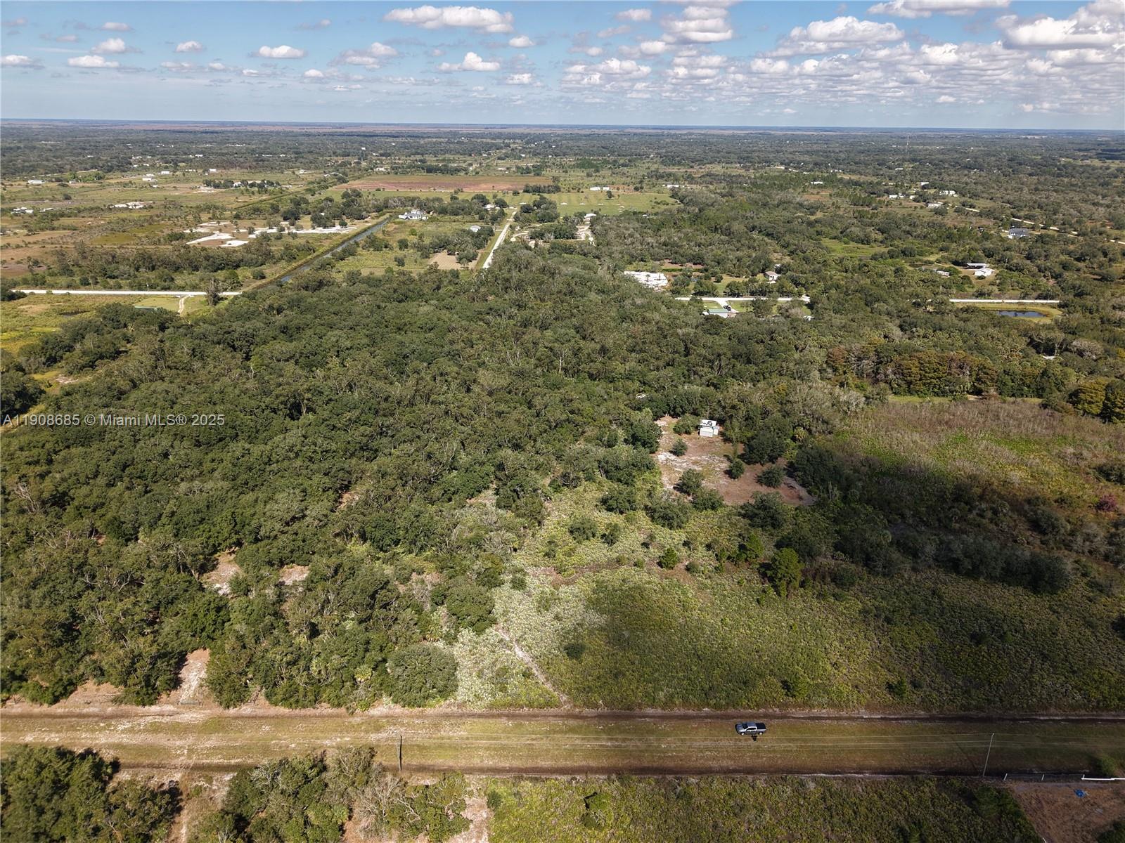 OKEECHOBEE - Land