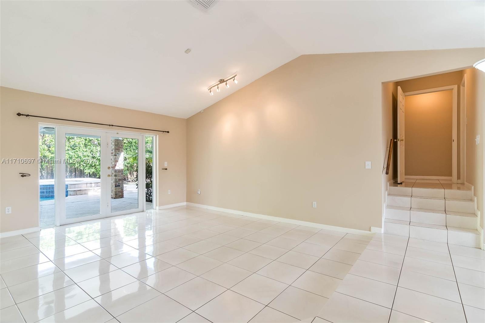 GLEN COVE SEC 2 - Residential Lease