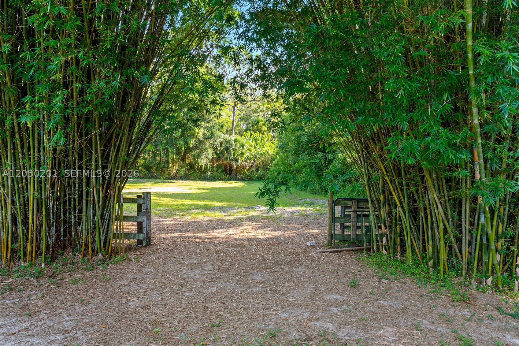 LOXAHATCHEE GROVES - Residential