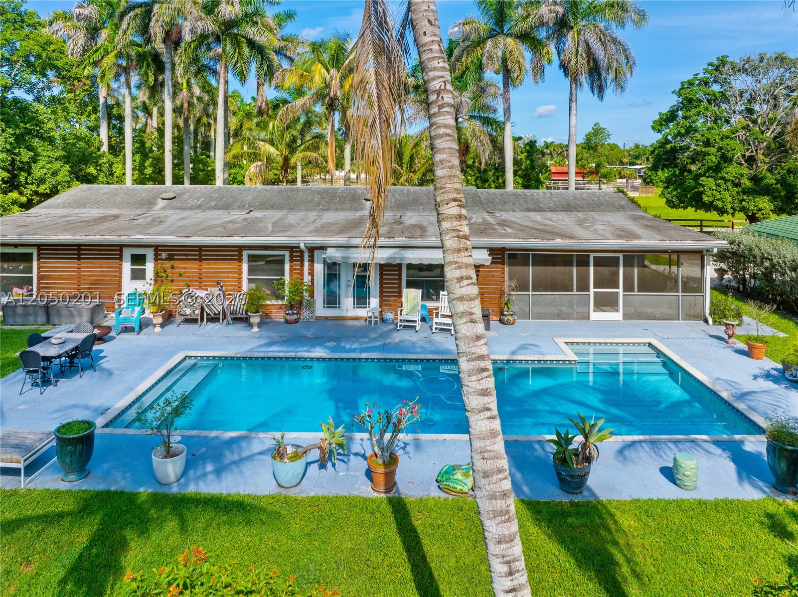LOXAHATCHEE GROVES - Residential