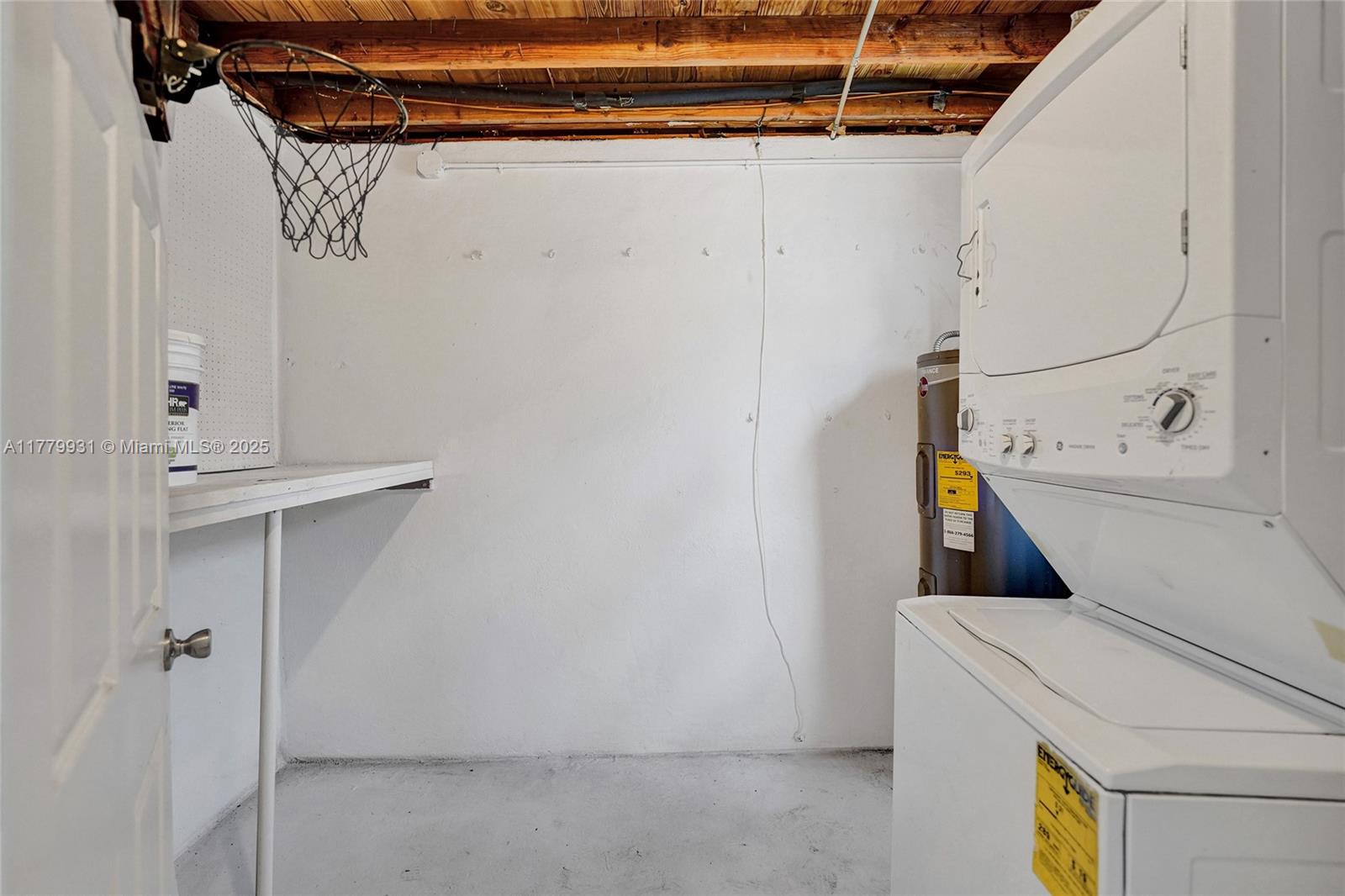 LAKEVIEW HEIGHTS - Residential Lease