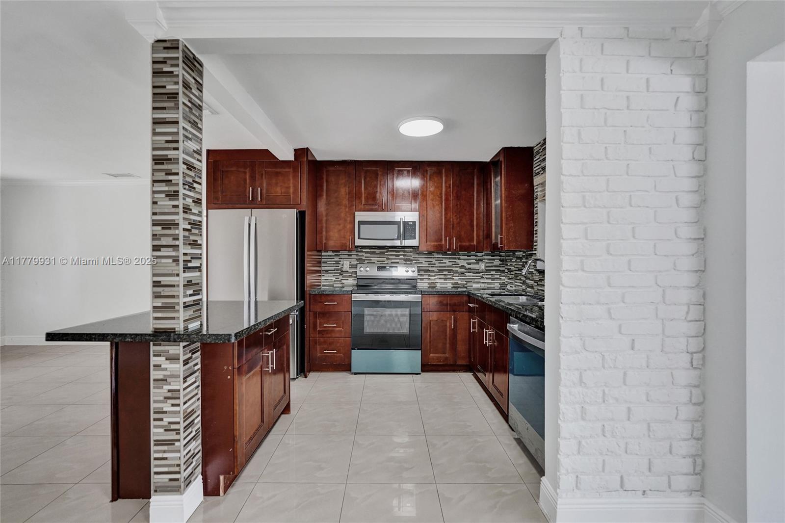 LAKEVIEW HEIGHTS - Residential Lease