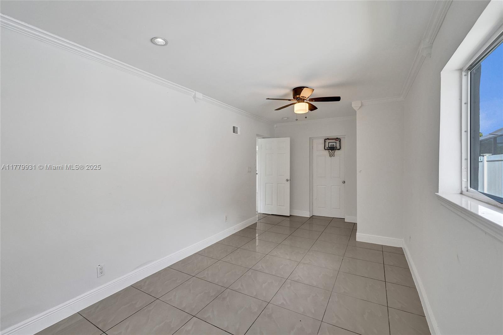 LAKEVIEW HEIGHTS - Residential Lease