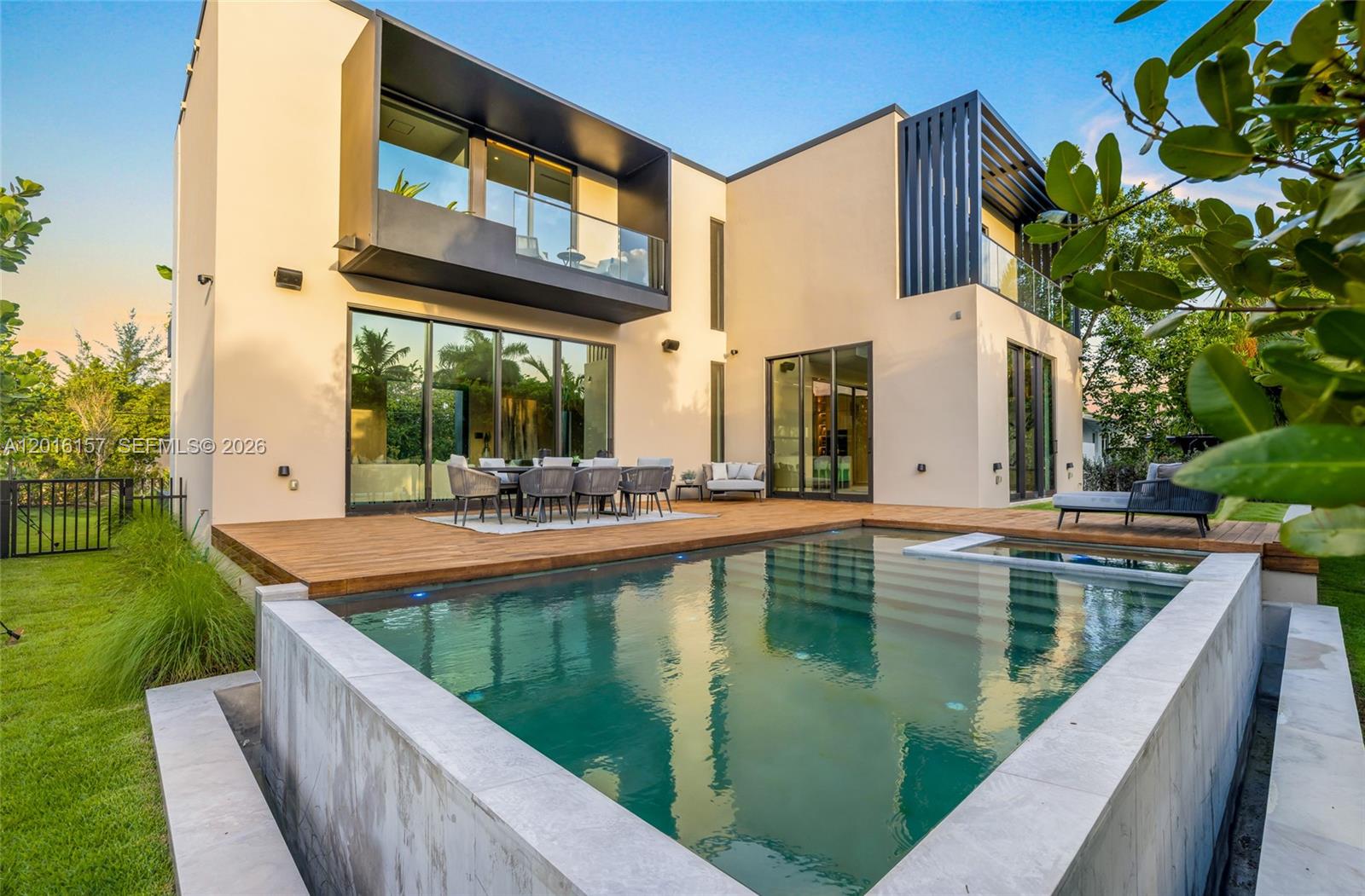 NAUTILUS EXTENSION 4TH - Residential
