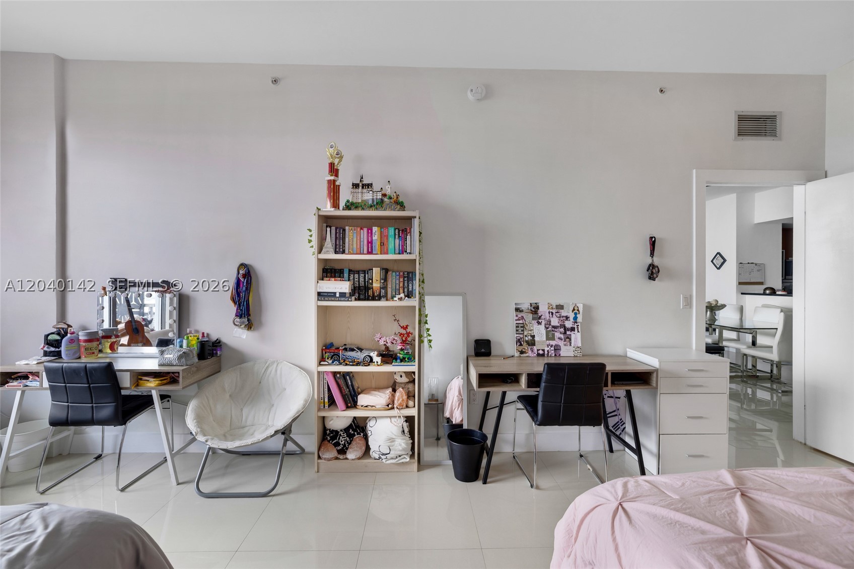 THE LEXI CONDO - Residential