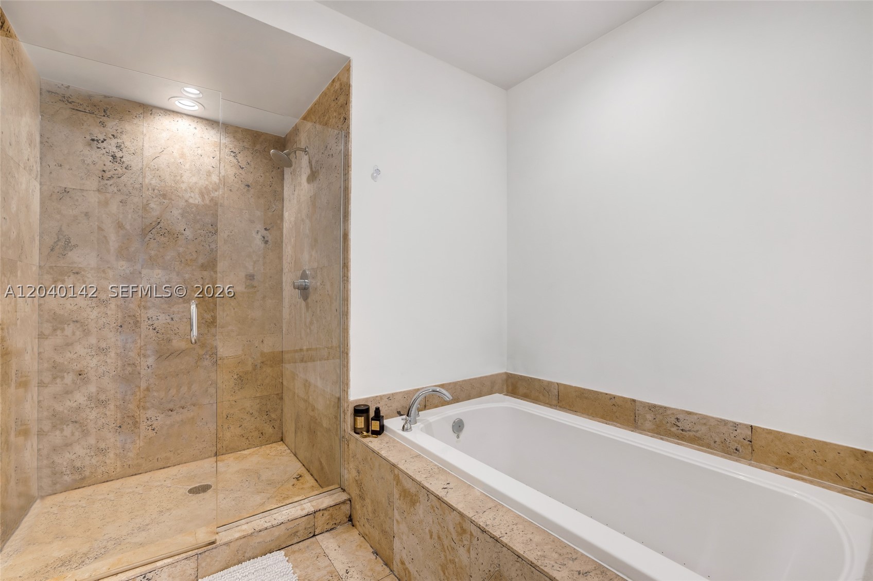 THE LEXI CONDO - Residential