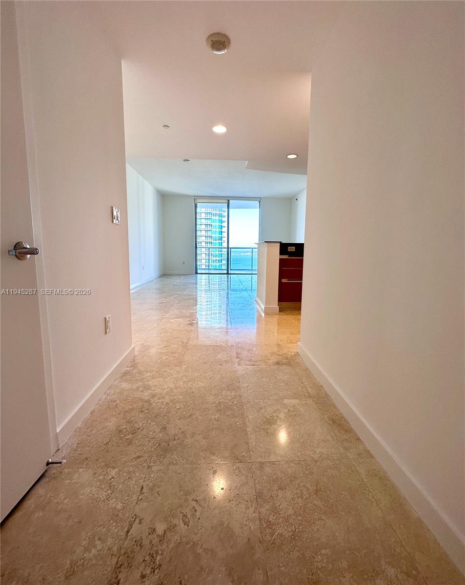 ESPECTACULAR 1 BED 1 and 1.5 BATHROOM FACING EAST ON MOST DESIRABLE LOCATION ON BRICKELL AVENUE. ONE OF THE LARGEST 1 BED IN THE BUILDING; FEATURES: HIGH RISE UNIT WITH ALMOST 1000 SQ FT; BEAUTIFUL MARBLE FLOORS THROUGHOUT; WINDOWS TREATMENT; AND BUILDOUT WALK IN CLOSET, WASHER & DRYER INSIDE THE UNIT, GRANITE COUNTER TOPS, TOP OF THE LINE APPLIANCES AND MUCH MORE. WALKING DISTANCE FROM PEOPLE MOVER STATION, SUPERMARKETS, BARS, RESTAURANTS, BRICKELL CITI CENTER, MARY BRICKELL VILLAGE AND MUCH MORE!