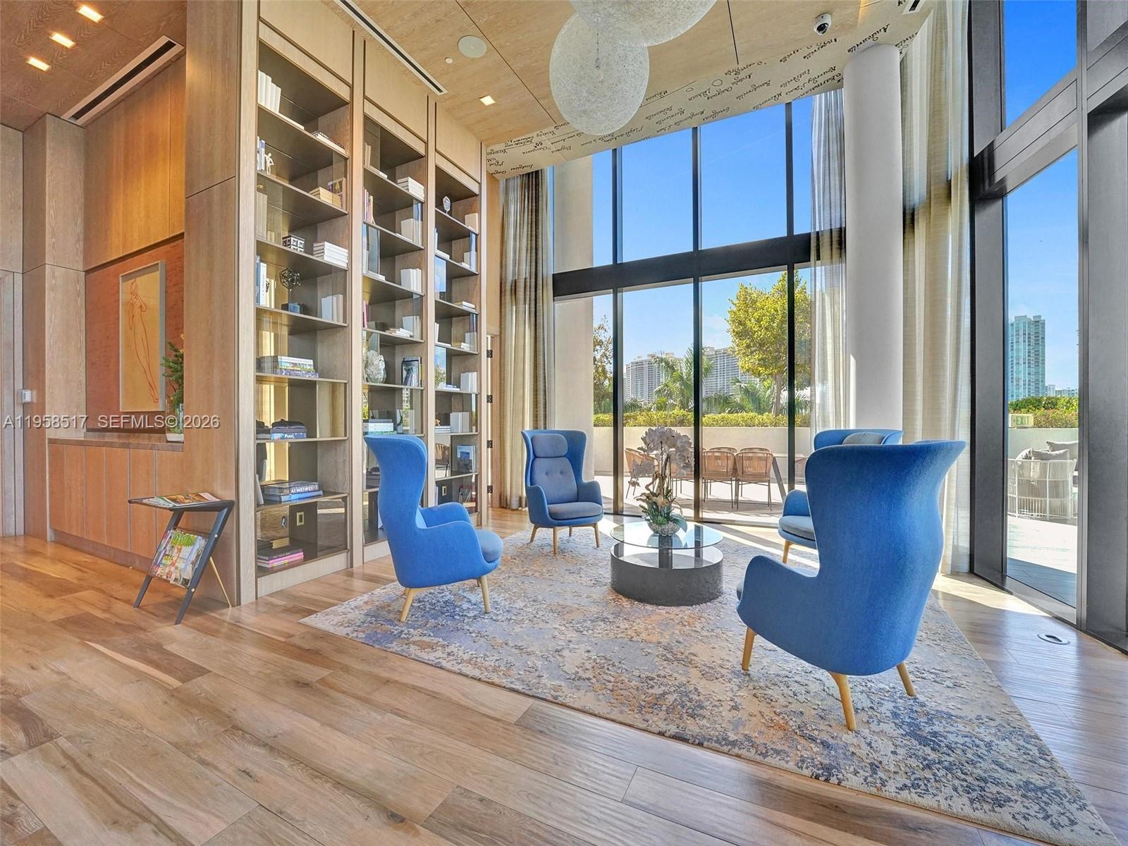 PRIVE CONDO - Residential