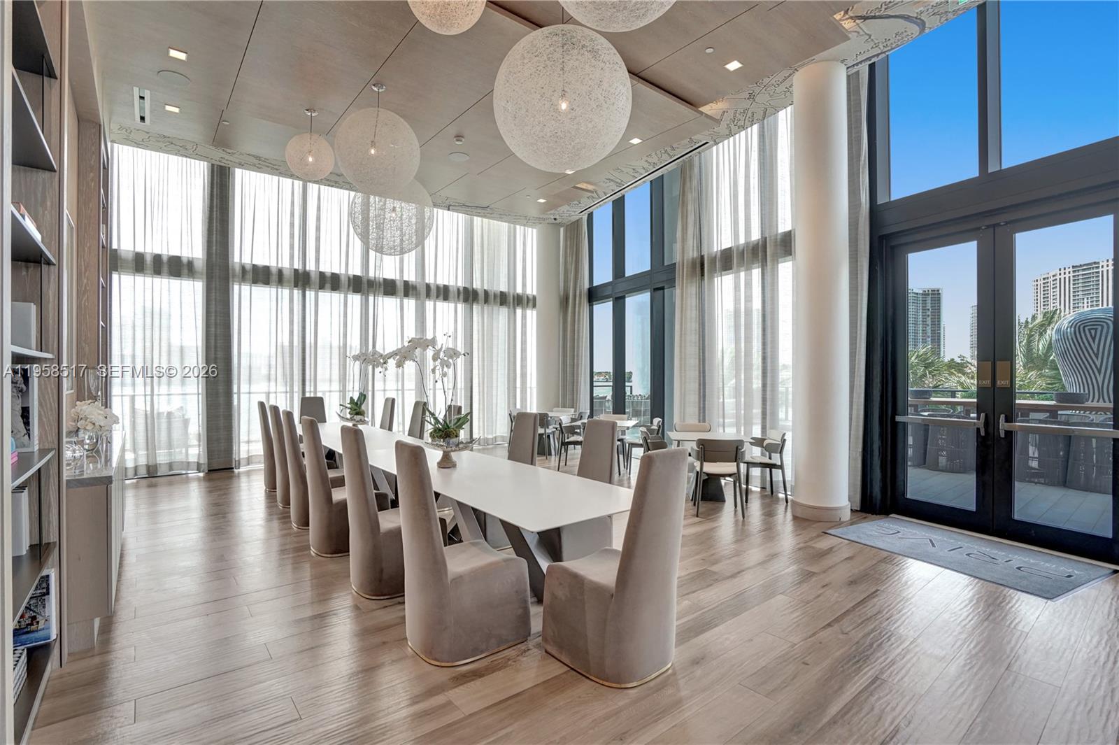 PRIVE CONDO - Residential