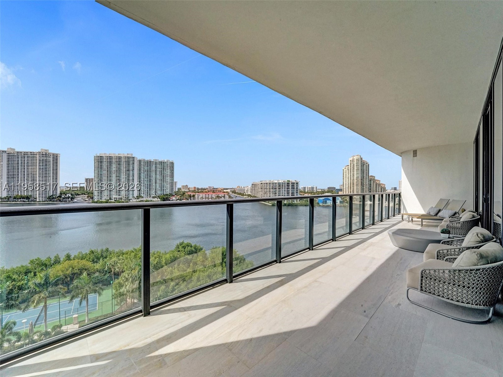 PRIVE CONDO - Residential