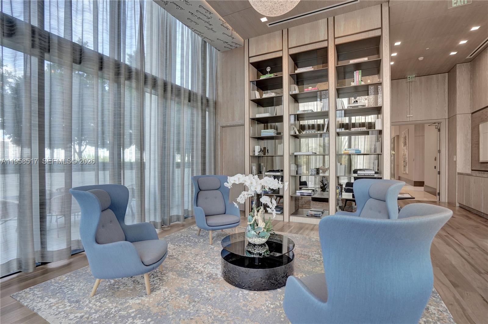 PRIVE CONDO - Residential