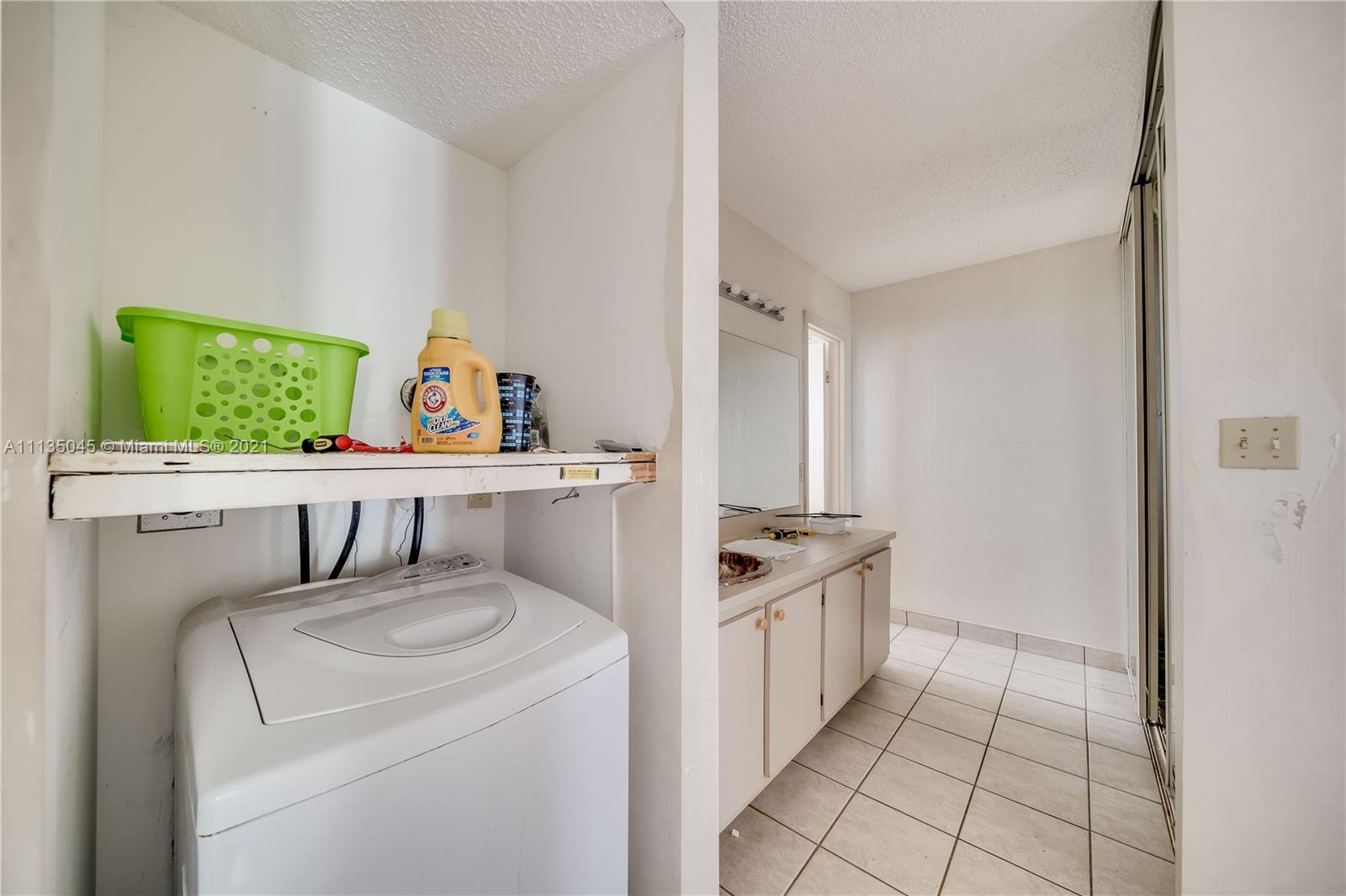 OMEGA 10 CONDO - Residential