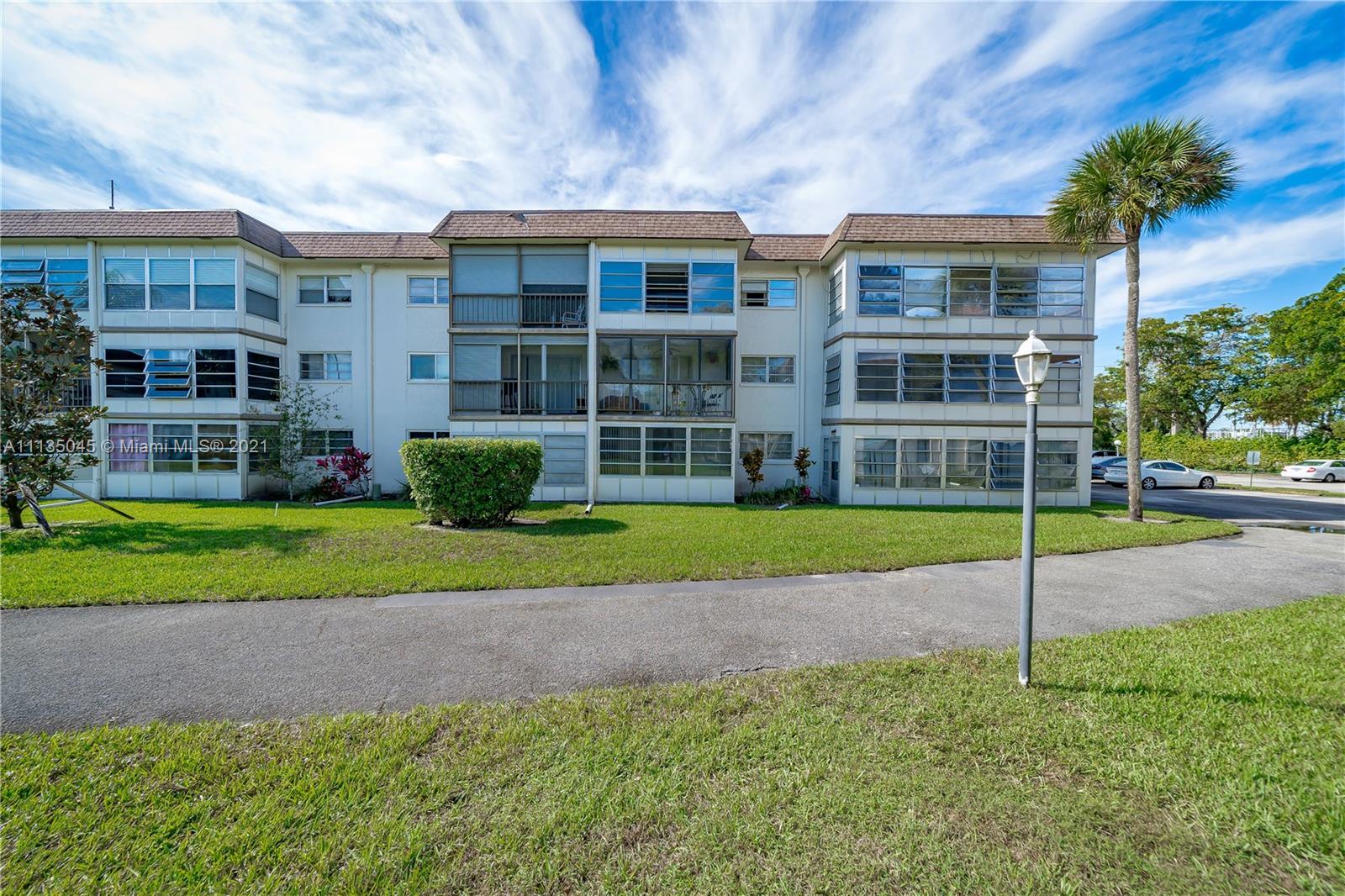OMEGA 10 CONDO - Residential