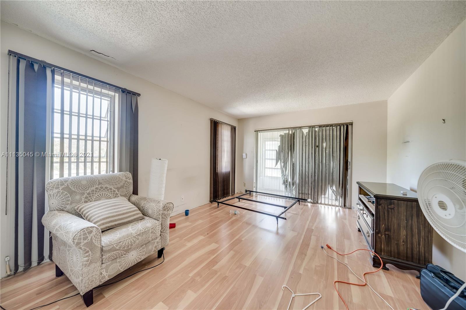 OMEGA 10 CONDO - Residential