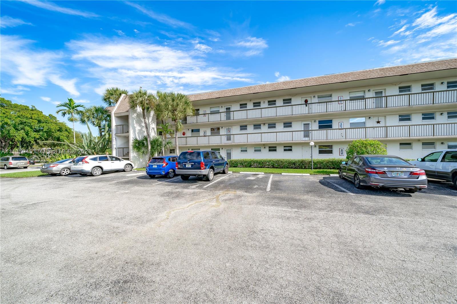 OMEGA 10 CONDO - Residential