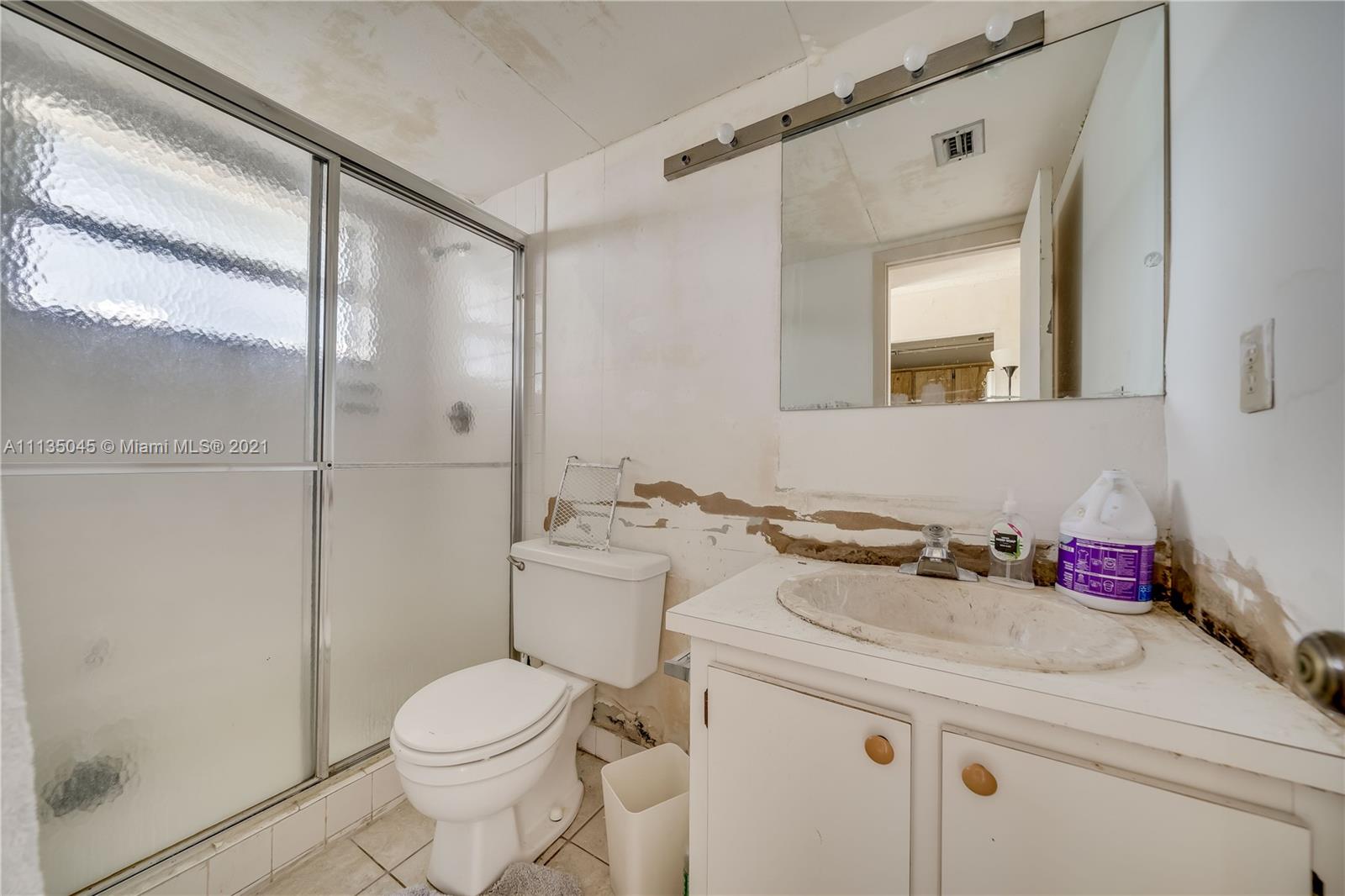 OMEGA 10 CONDO - Residential
