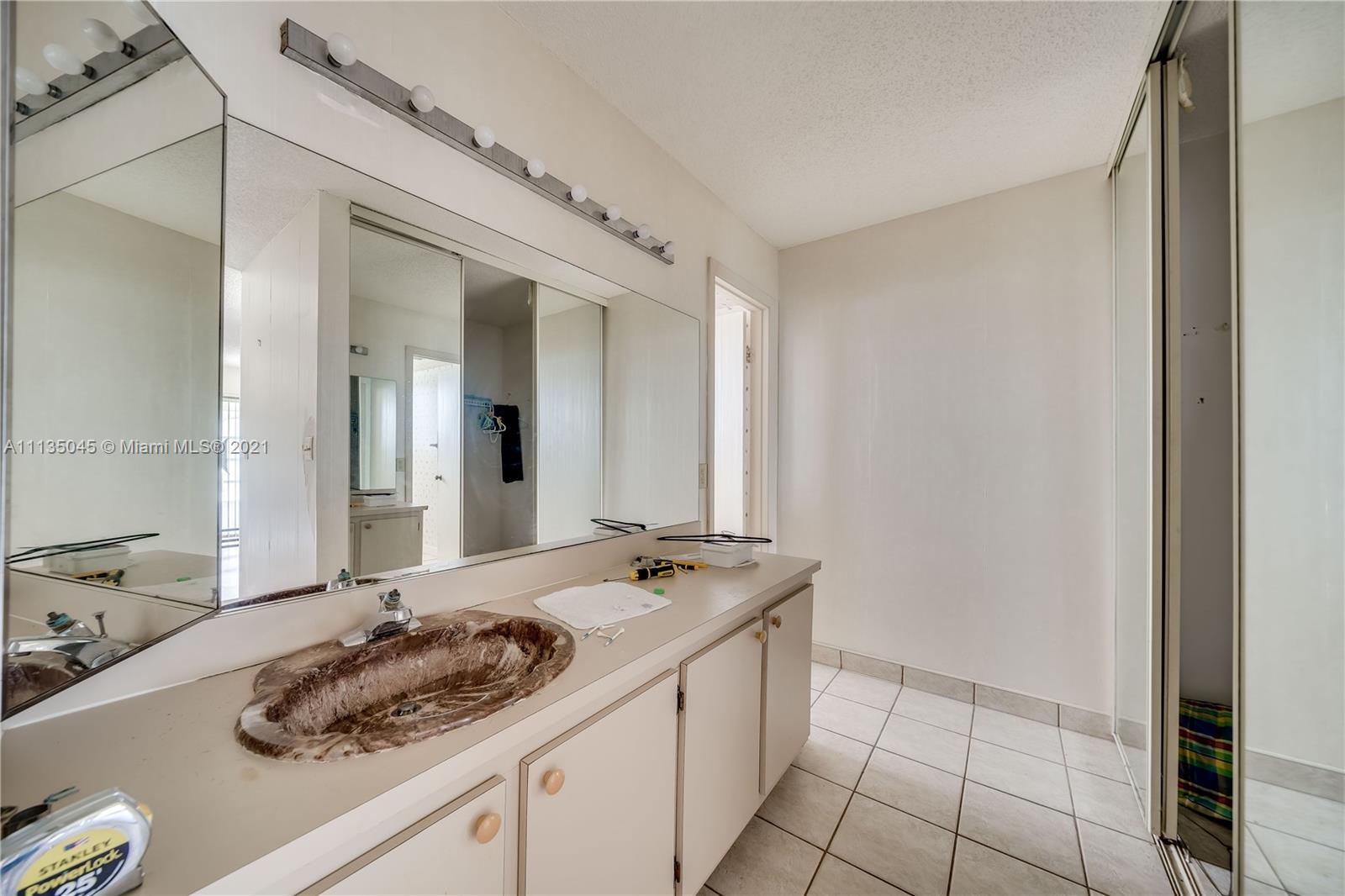 OMEGA 10 CONDO - Residential