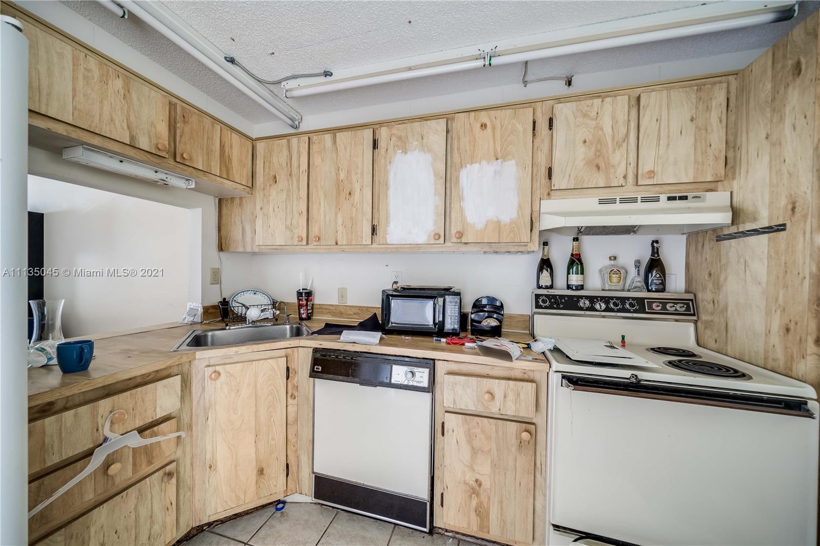 OMEGA 10 CONDO - Residential
