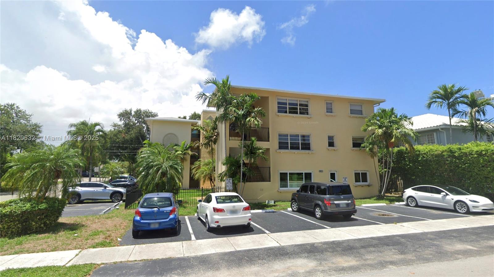 VICTORIA COURTS CONDO - Residential
