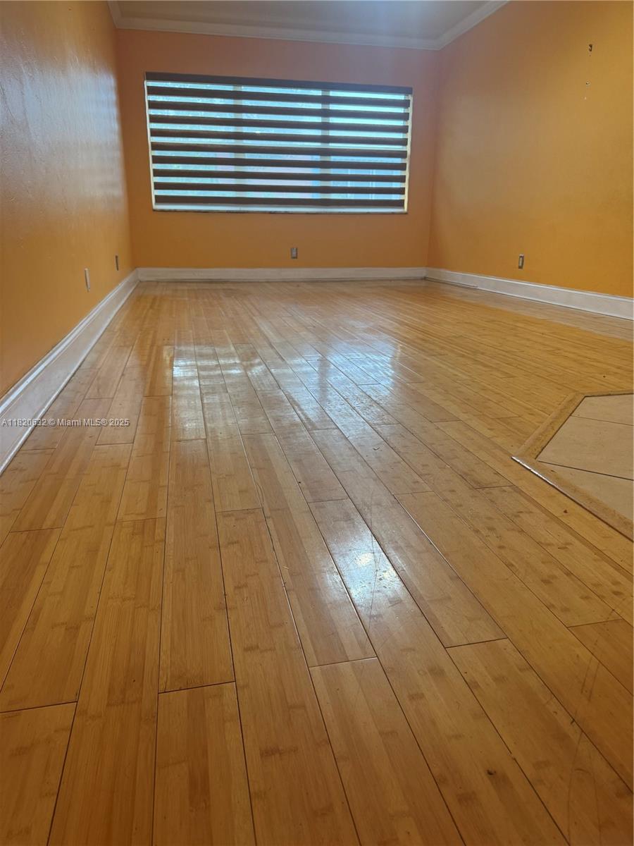VICTORIA COURTS CONDO - Residential