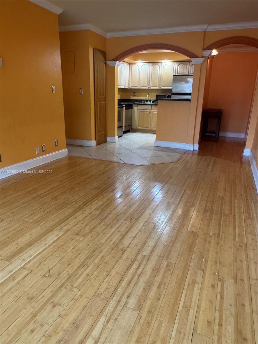 VICTORIA COURTS CONDO - Residential