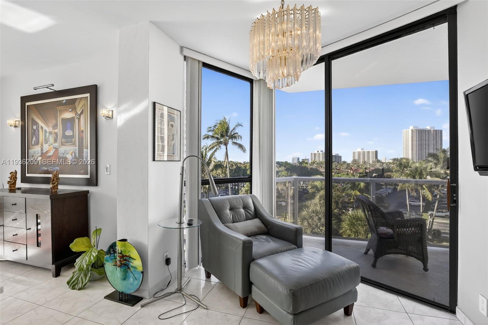 HAMPTONS WEST CONDO - Residential