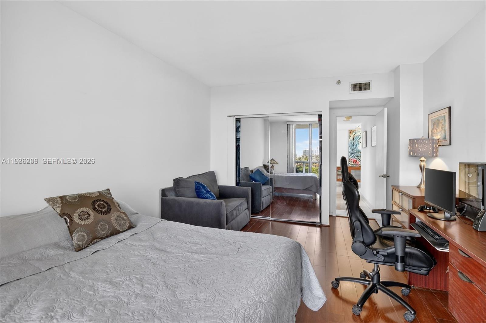 HAMPTONS WEST CONDO - Residential