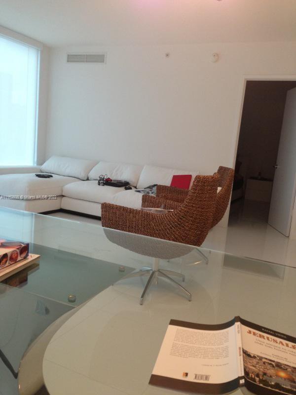 ST TROPEZ ON THE BAY III - Residential