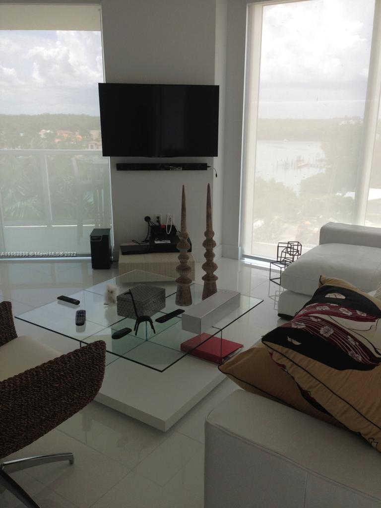 ST TROPEZ ON THE BAY III - Residential
