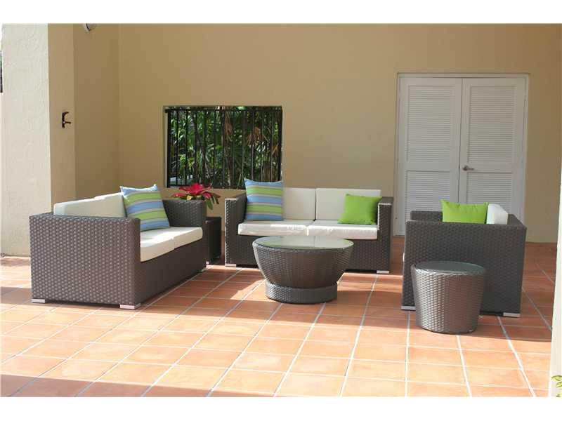 DAVIS GARDENS - Residential Lease