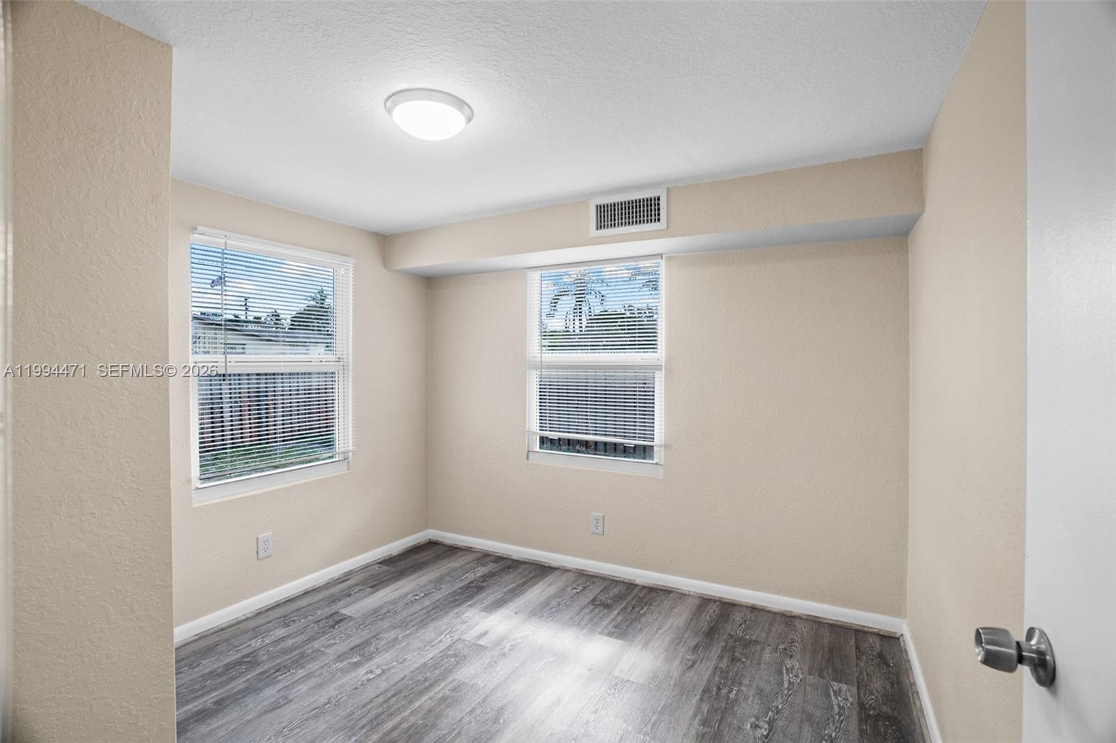 NORTH HOLLYWOOD - Residential