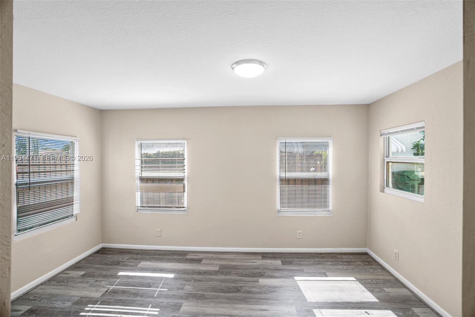 NORTH HOLLYWOOD - Residential
