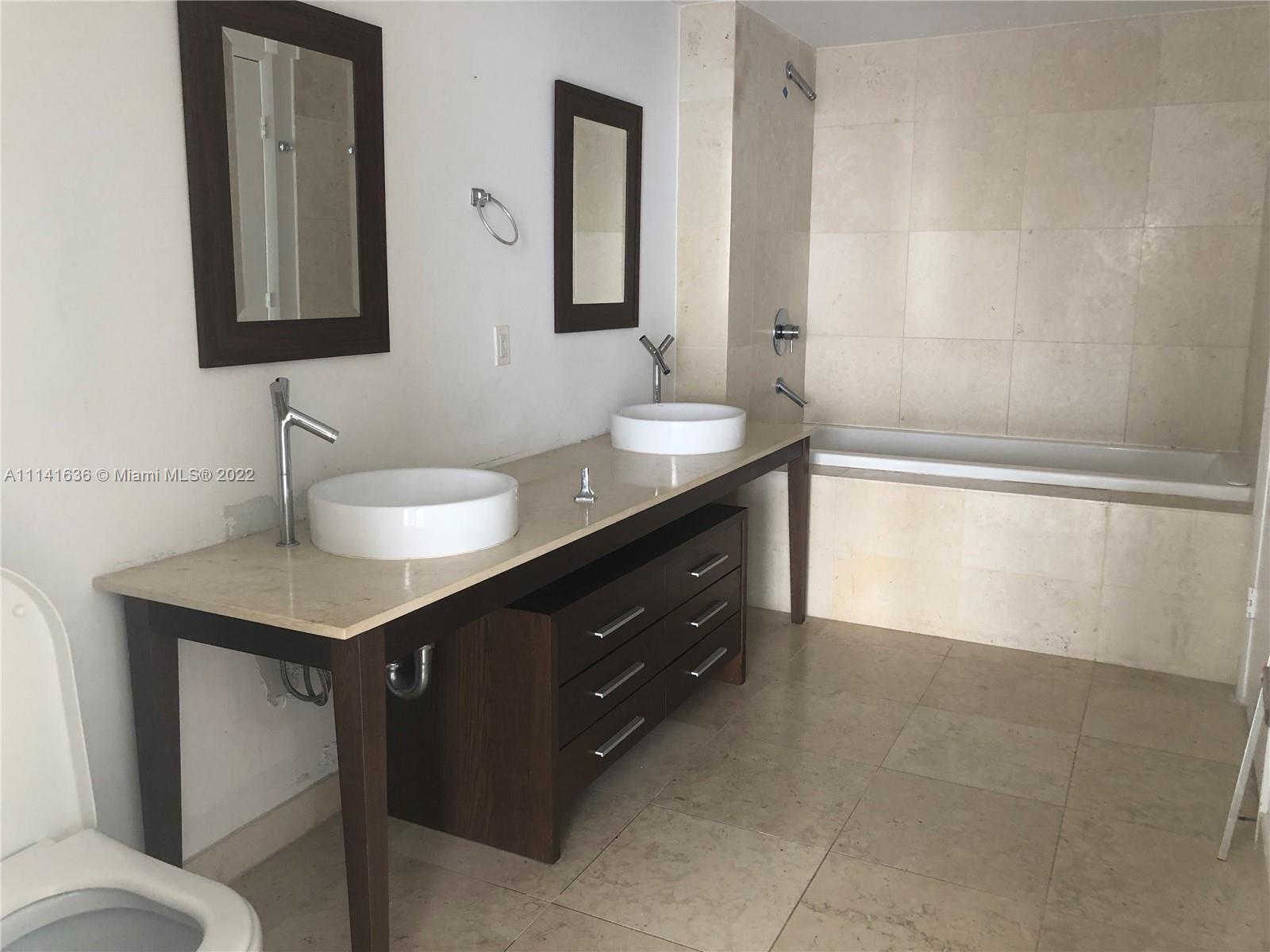 ICON BRICKELL TOWER II - Residential Lease