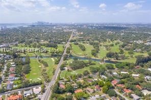 North miami outstanding duplex large rooms & living areas a must see.. also selling duplex next door!