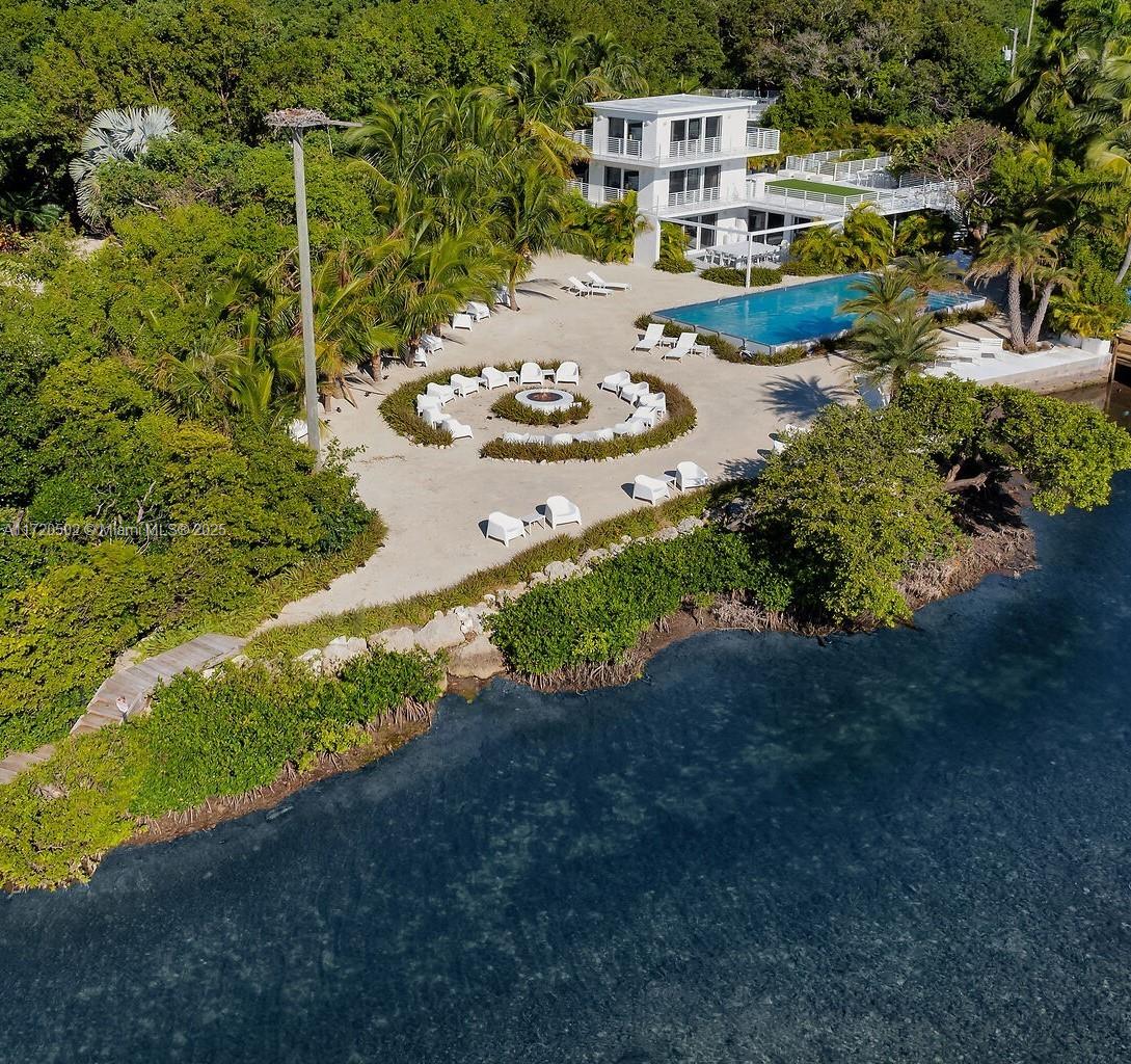 ROCK HARBOR MANOR - Residential