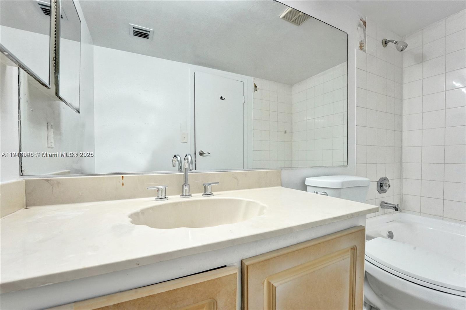 THE GRANDVIEW PALACE COND - Residential