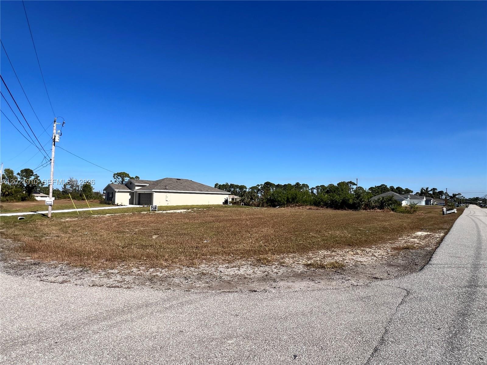 CAPE CORAL - Land