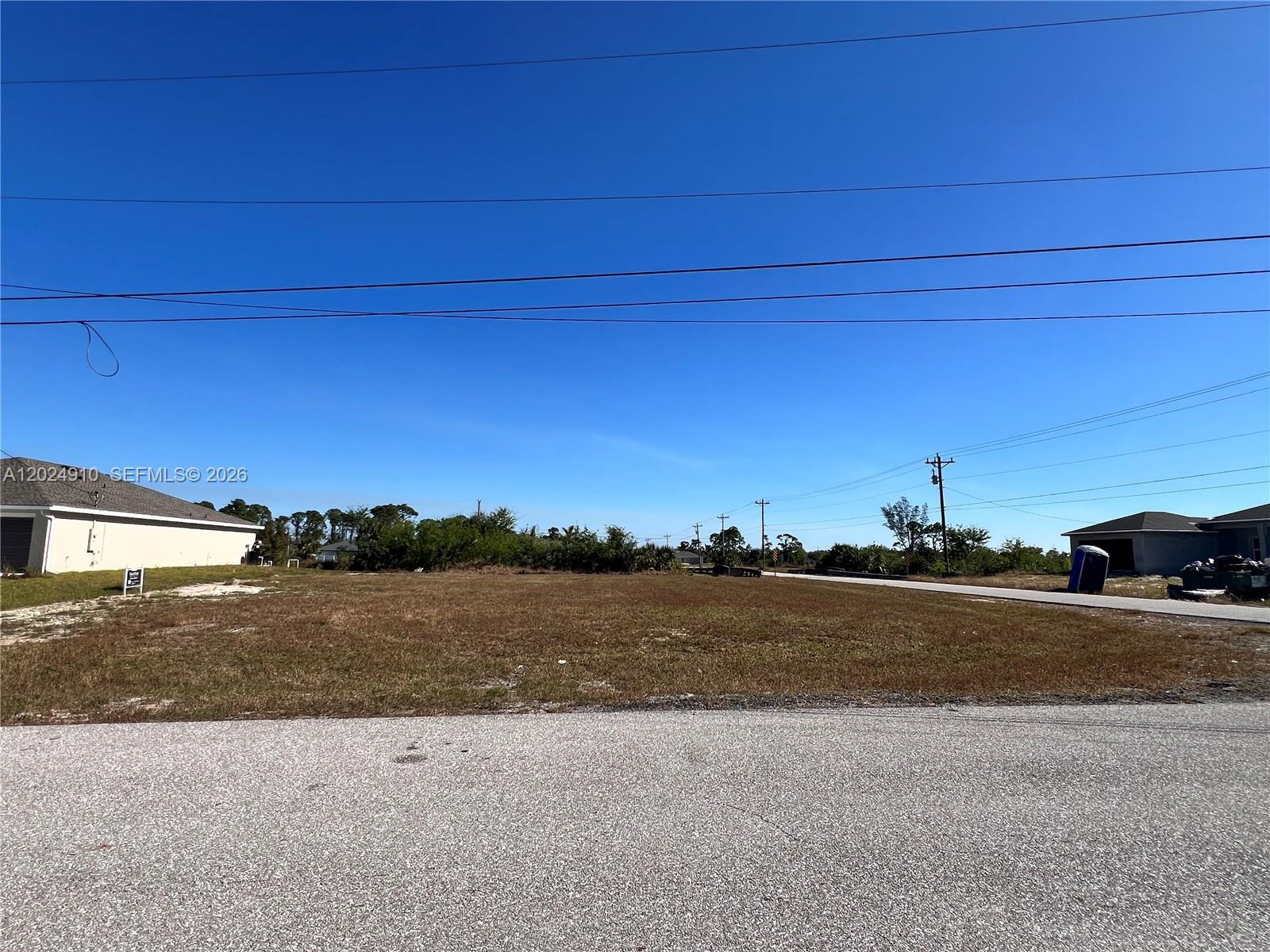 CAPE CORAL - Land
