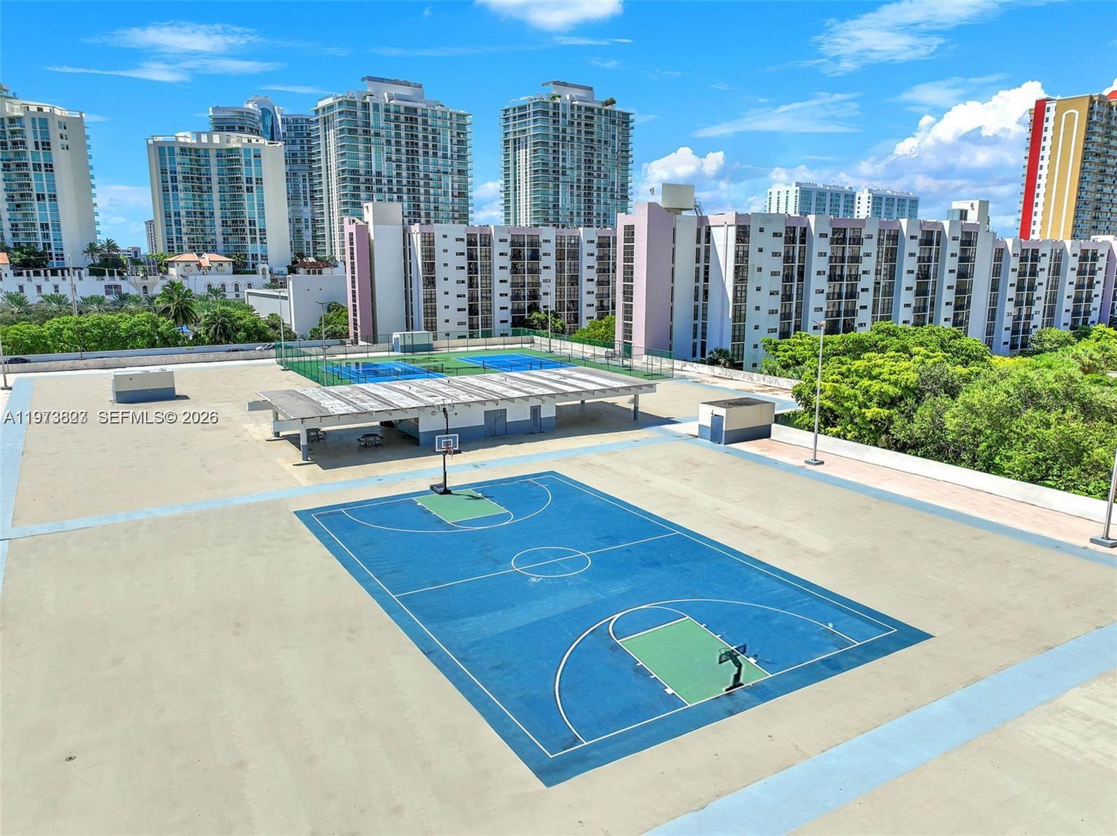 Plaza of the americas - Residential