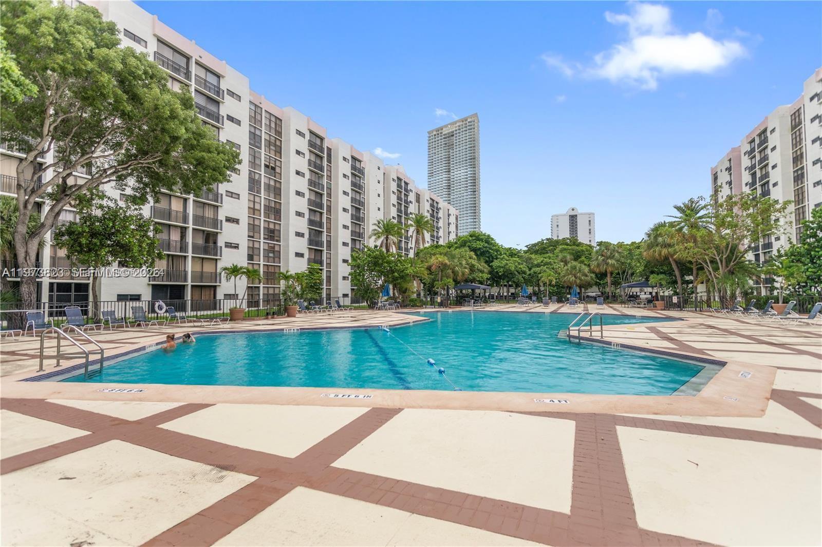 Plaza of the americas - Residential