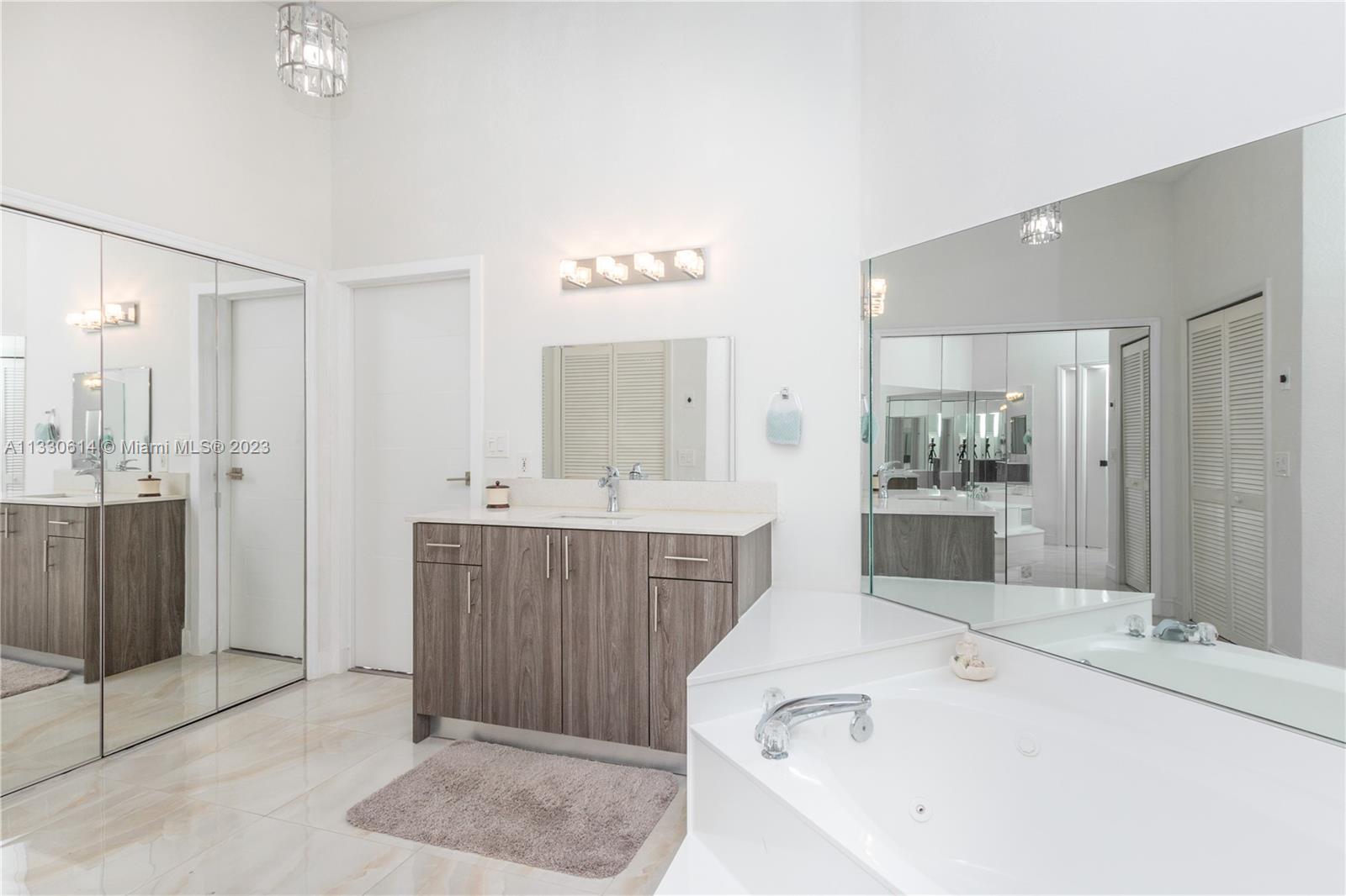THE MANSIONS 1ST ADDN - Residential
