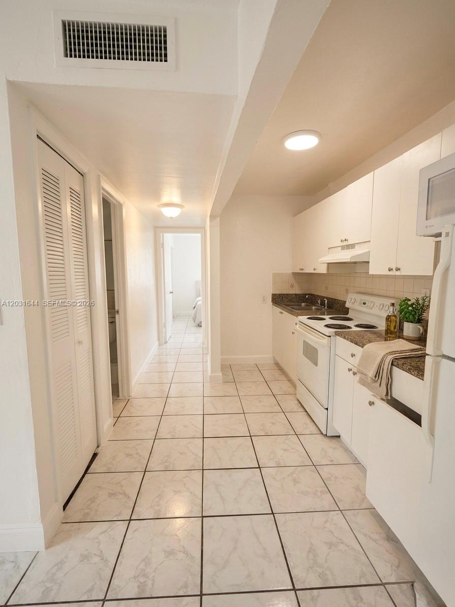 FLA FRUIT LAND CO SUB - Residential Lease