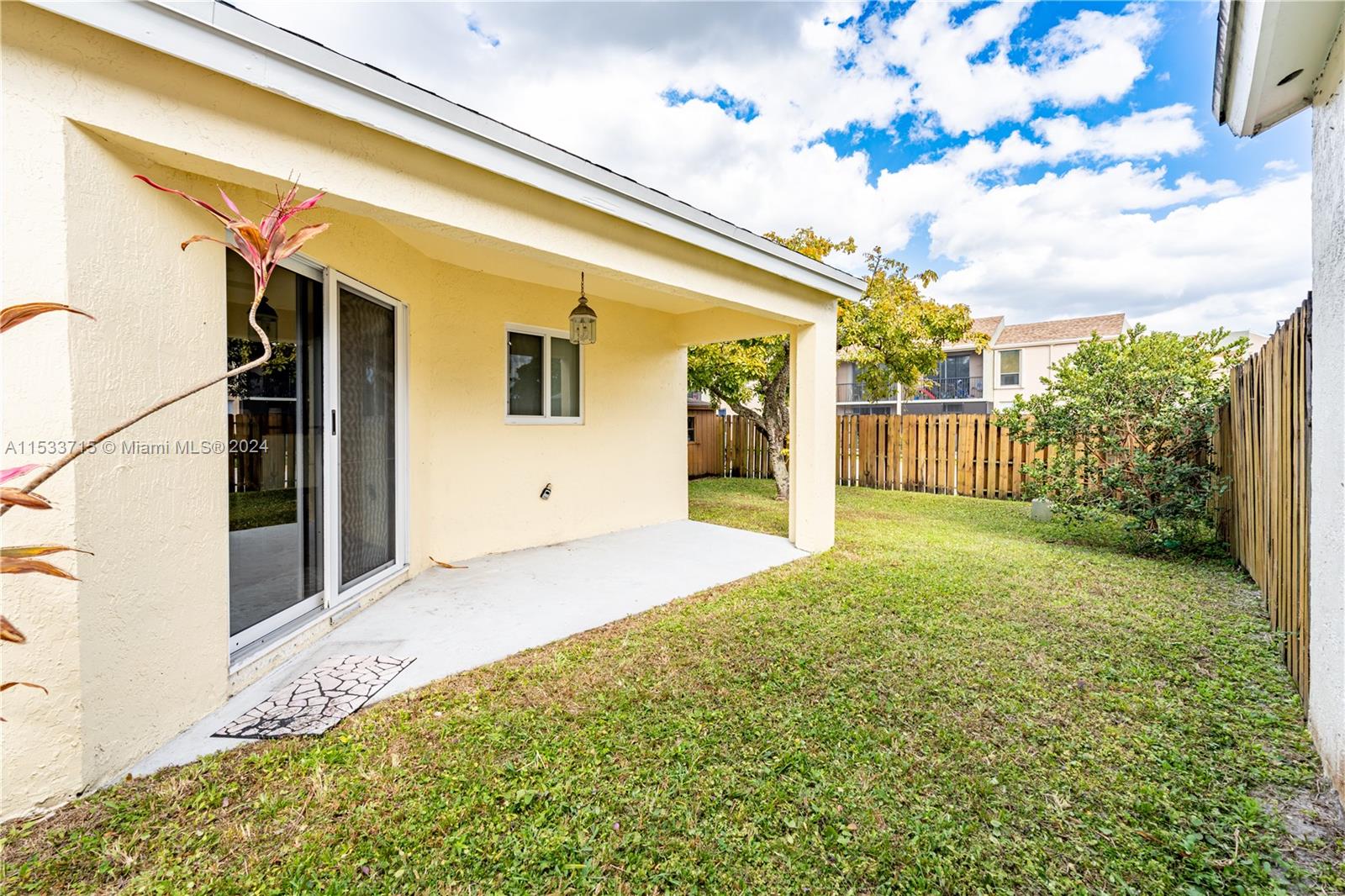 APPLE CREEK - Residential Lease