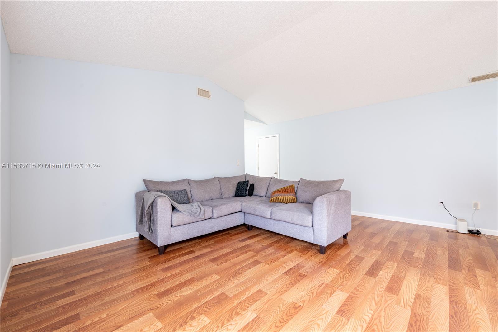 APPLE CREEK - Residential Lease