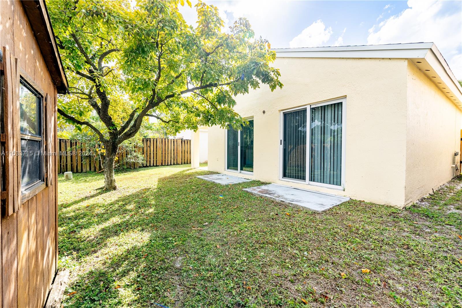 APPLE CREEK - Residential Lease