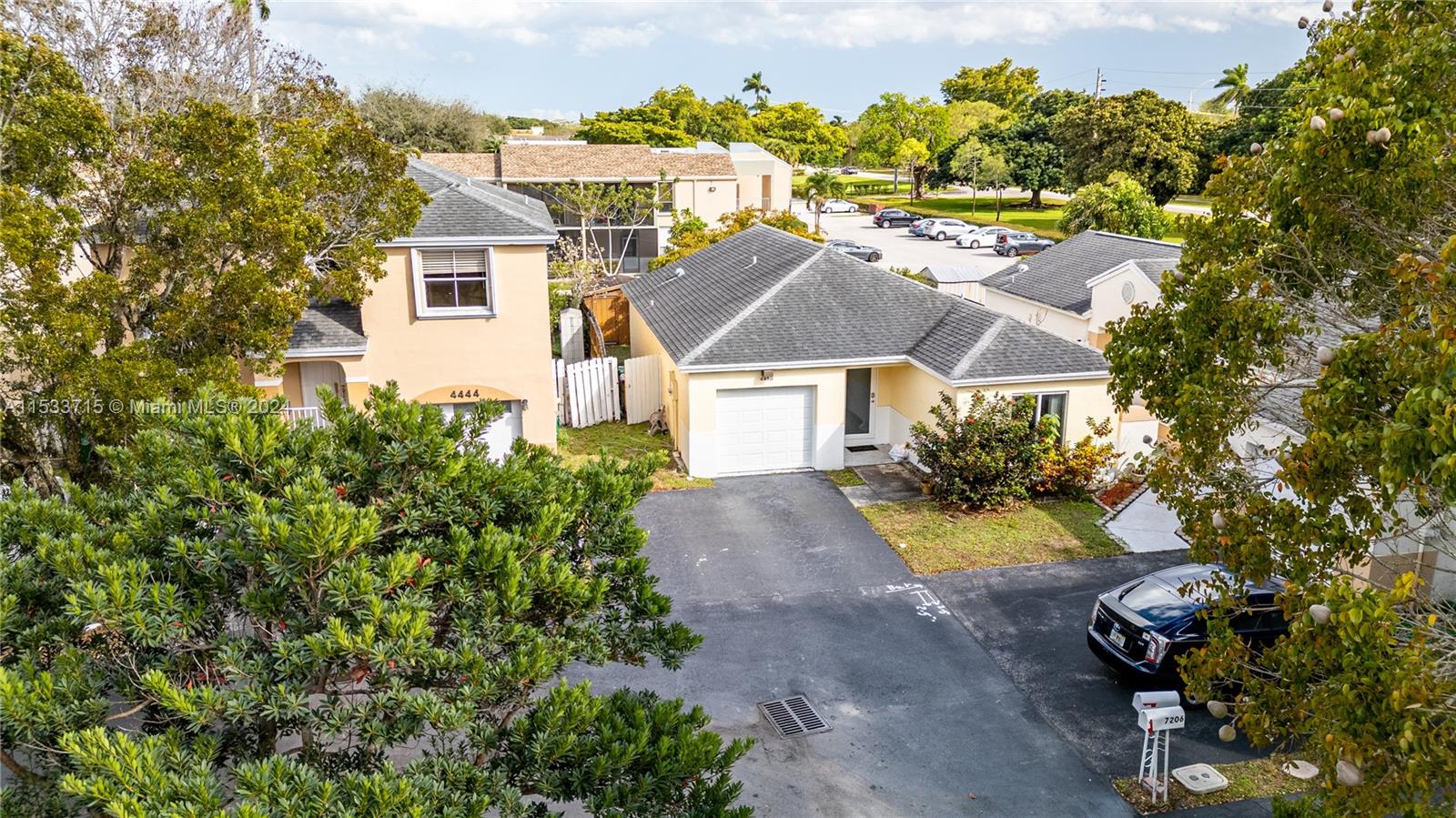 APPLE CREEK - Residential Lease