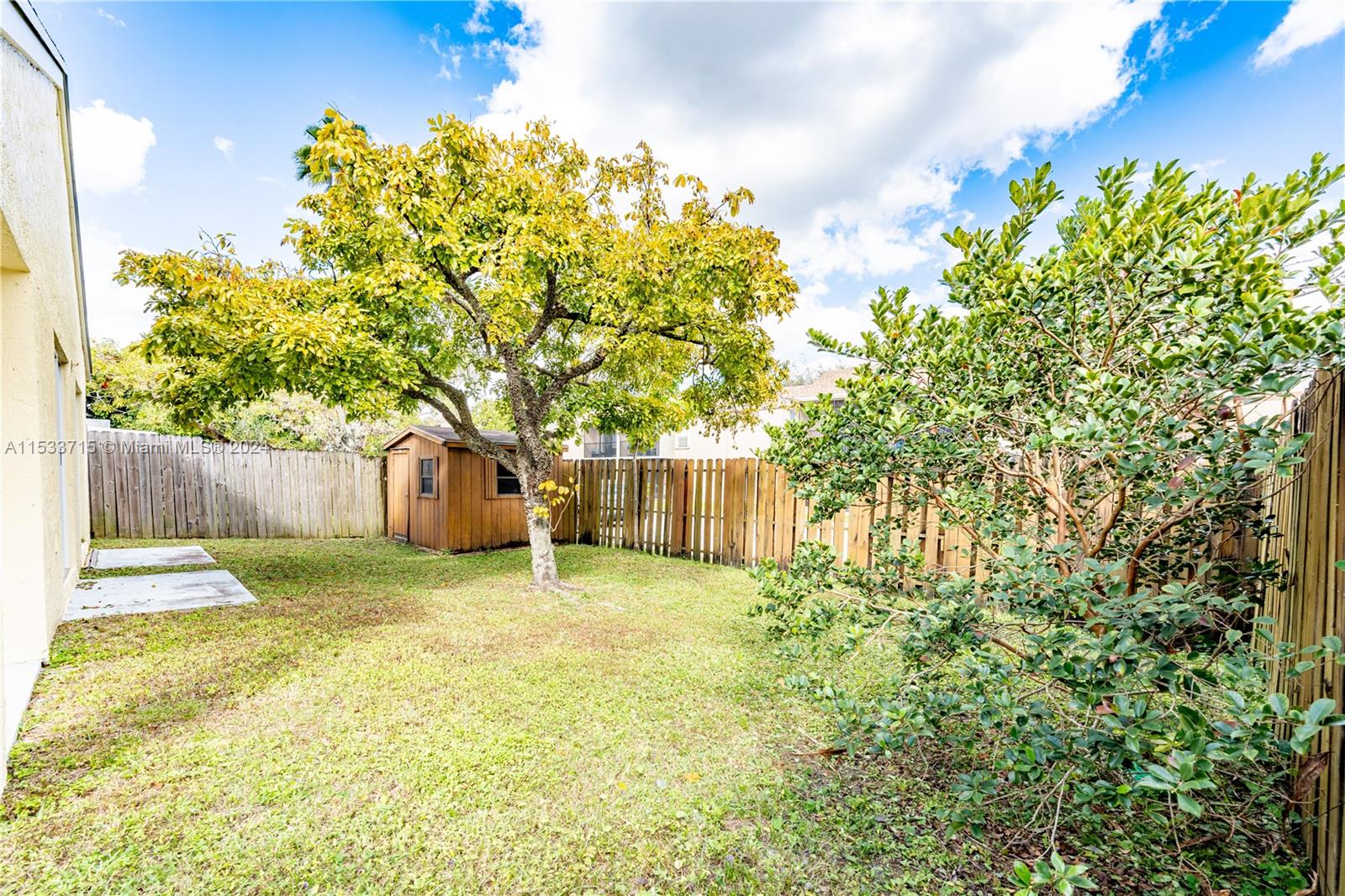 APPLE CREEK - Residential Lease